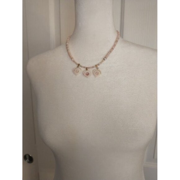 Vintage 1970s Shell Heishi Necklace with Heart Pendants & Gold Tone Accents - Picture 4 of 5
